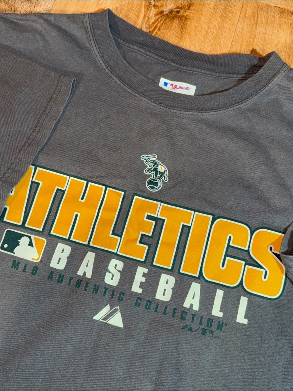 Offical Oakland Athletics Baseball T Shirt Cotton Majestic MLB Tee size XL EUC